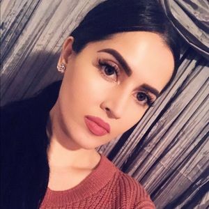 Meet your Posher, Yalda